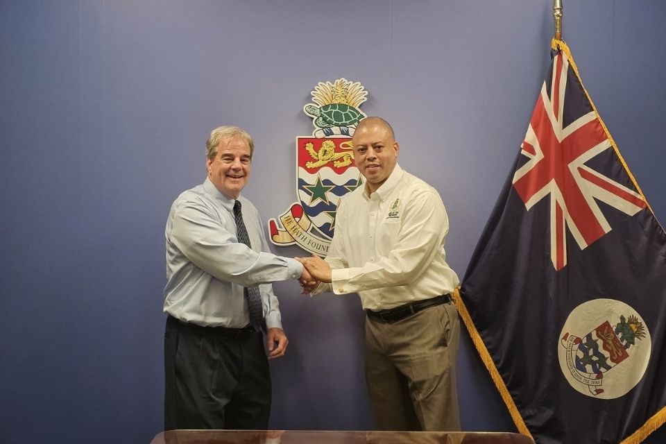 Premier shakes hand with CIREBA President